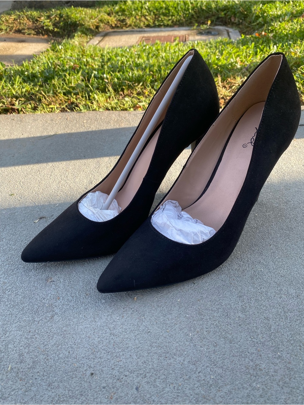 Classic Black Pointed-Toe Women's Pumps